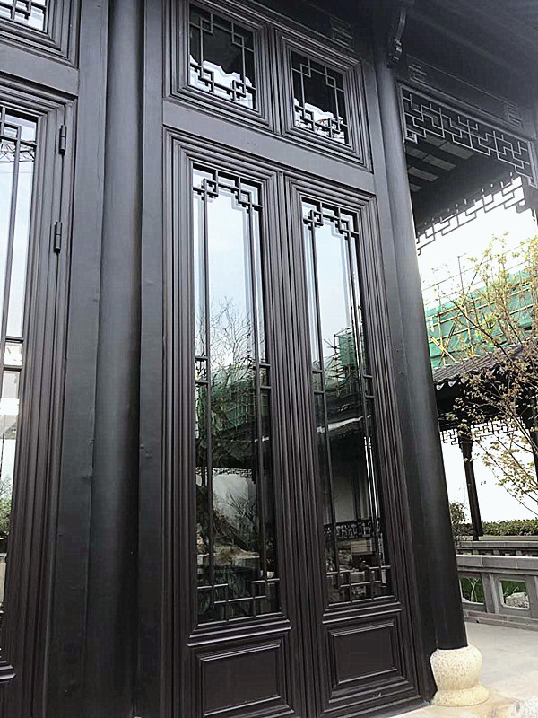 商业铝合金仿古门窗.jpg