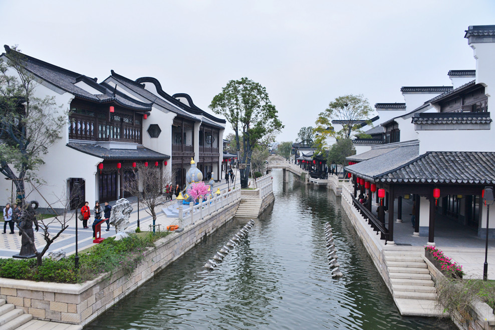 仿古建筑街的门窗.jpg