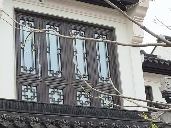 武汉铝合金中式仿古门窗.jpg