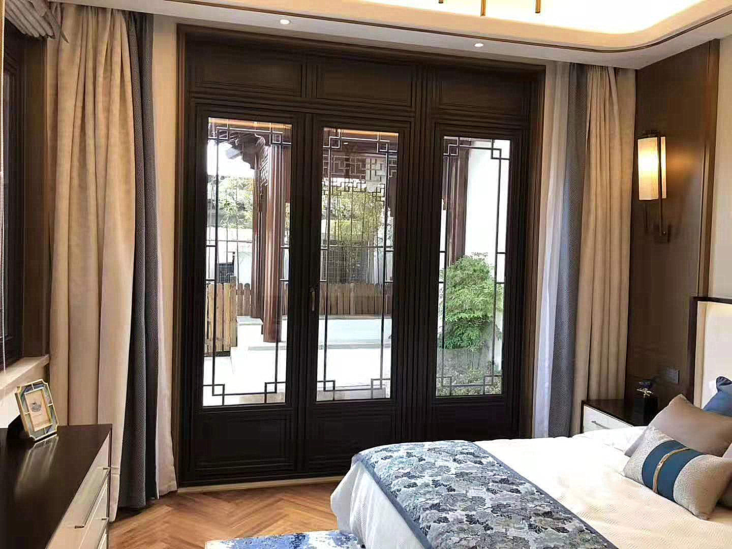 铝合金仿古门窗价格.jpg