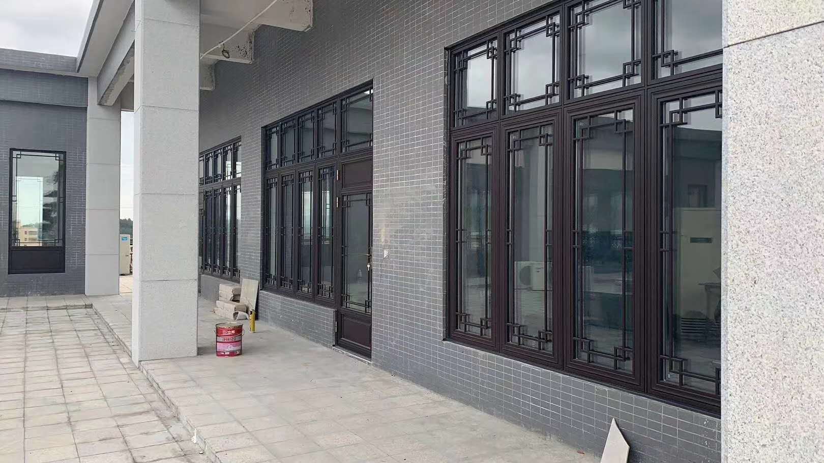 铝型材仿古门窗.jpg