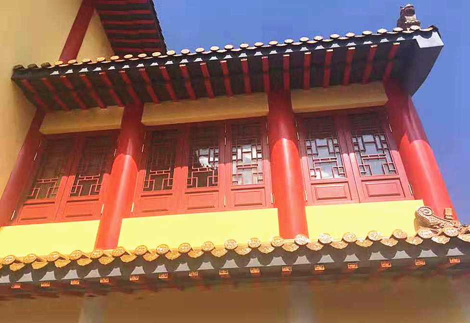 中式仿古门窗寺庙阳台封窗.jpg