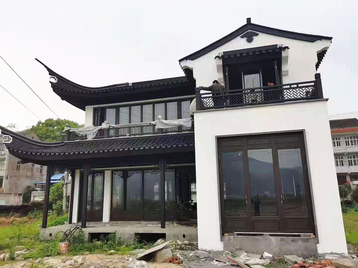 新式仿古金属门窗.jpg